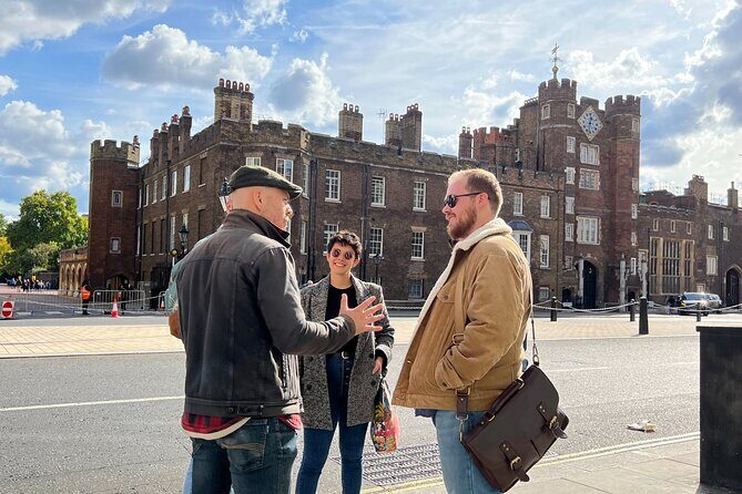 Royal Historic Pubs Walking Guided Tour in London - Why a royal pub walk beats the usual London checklist