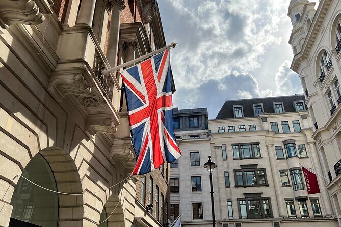 Royal Historic Pubs Walking Guided Tour in London - The pub stops: four story breaks, beer and gin choices, and local banter