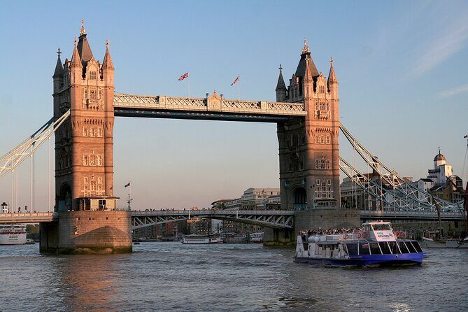 Royal London Guided Sightseeing Tour and Thames River Cruise - Westminster orientation: Trafalgar Square and Parliament Square stops