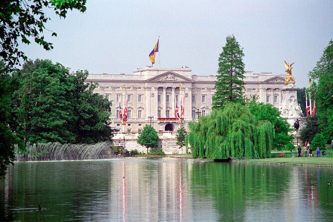 Royal London Guided Sightseeing Tour and Thames River Cruise - The guides and group feel: what the best departures deliver