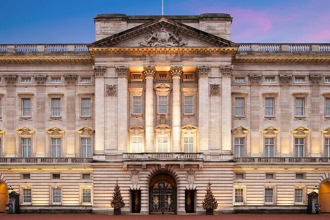 Royal London Guided Tour with Changing of the Guard - Vox headsets, wifi on the coach, and USB charging: why the logistics matter