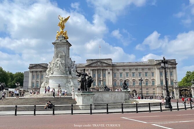 Royal London: Private Half-Day Tour with Horse Guards Parade - Stop 3: Buckingham Palace Exterior Views With Context