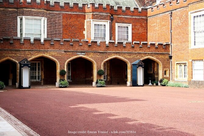 Royal London: Private Half-Day Tour with Horse Guards Parade - Stop 6: Trafalgar Square Finish and What to Do With the Afterglow