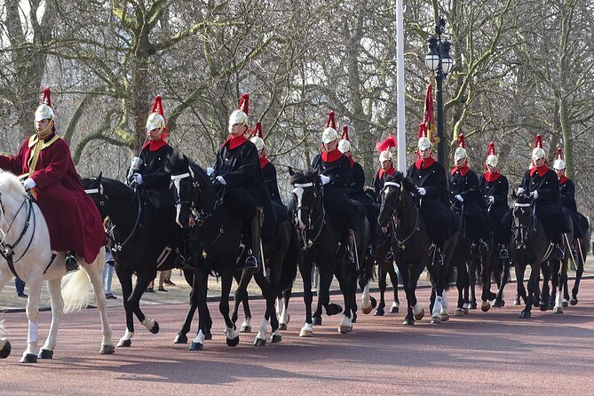 Royal Tour of St James', Parks, Palaces and Royal intrigue - Where the Tour Starts: Le Deli Robuchon and Why the St James Loop Works
