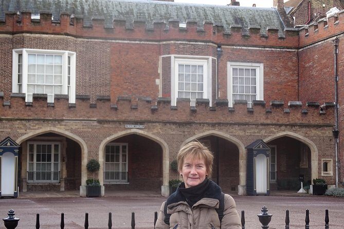 Royal Tour of St James', Parks, Palaces and Royal intrigue - Buckingham Palace (Outside): A Working Palace With a Real-Life Timeline