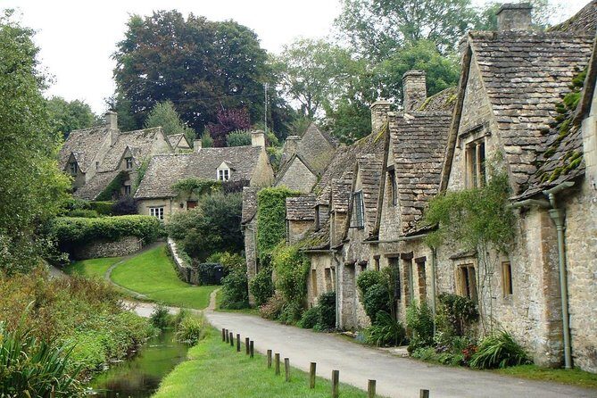 Royal Windsor Cotswold & Shakespeare Country in Executive Vehicle Private Tour - Price and value: what $662.95 per person is buying you