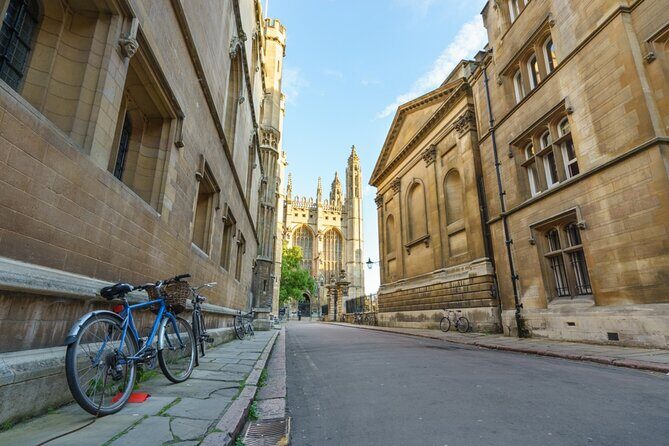 Scholars & Secrets of Cambridge: Self-Guided Puzzle Adventure - A phone-led mystery route through Cambridge colleges