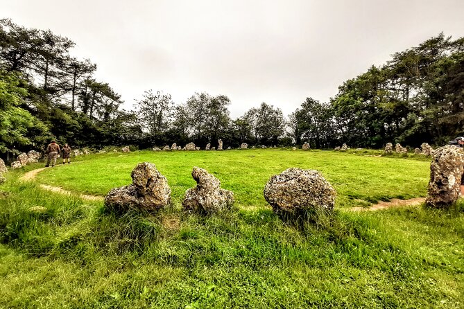 Secret Cotswolds Tour from Stratford-on-Avon or Moreton-in-Marsh - Broadway: art galleries, independent shops, and classic cottages
