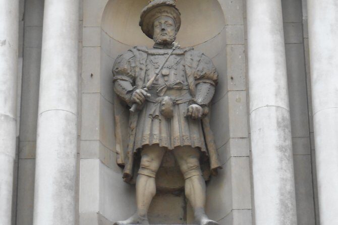 Secret Old London Guided Walking Tour - Stop 4: Guildhall Yard and the trace of a lost Roman amphitheatre