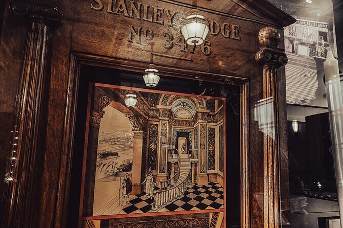 Secret Societies, Freemasons and Occult London - Trafalgar Square lions, then Cleopatra’s Needle and the curse talk