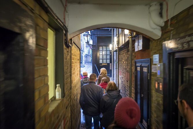 Secret Walking Tour of Central London - Why This 90-Minute Secret Streets Walk Works in London