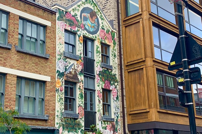Shakespeare Promenade - Roman Wall of Londonium and Shakespeare Lodgings Clues