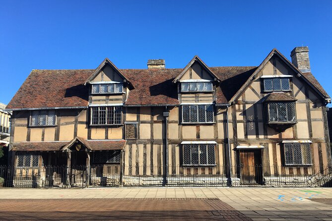 Shakespeare's Birthplace - Tudor life, from birth to early childhood (with guides in the house)