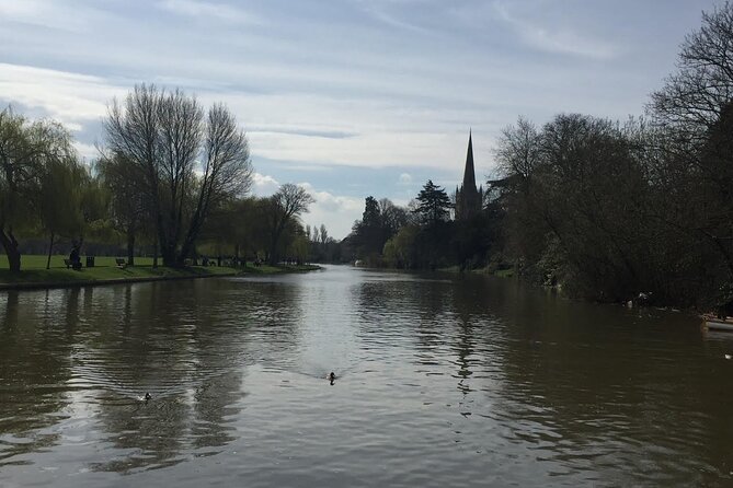 Shakespeare’s Stratford-Upon-Avon: A Self-Guided Audio Tour - Past the statue: seeing the Bard as a landmark