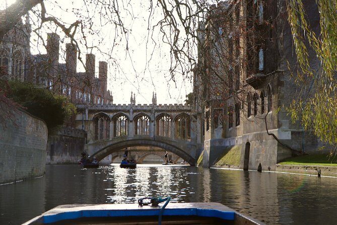 Shared Chauffeured Punt Tour - Shared chauffeured punting on River Cam: the calm way to see the colleges