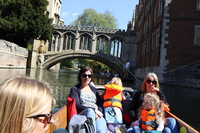 Shared Punt Tour - Cambridge - What a Shared Punt Tour Feels Like (and Why the Group Size Matters)