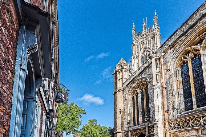 Shared Walking Tour in York - Stop 2: Museum Gardens and the falconers moment (with admission included)