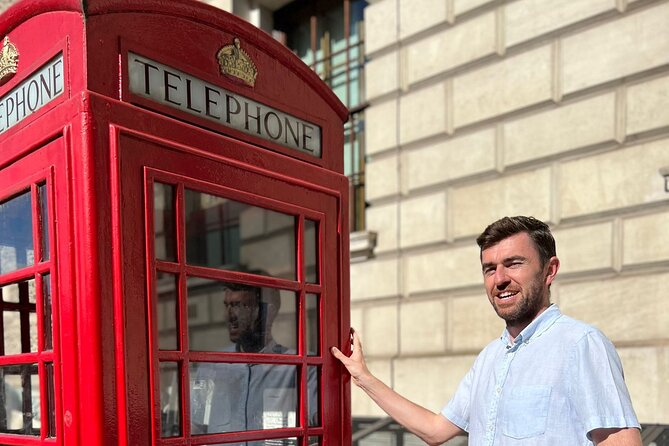 Sightseeing tour of London - in clear, slow English - Buckingham Palace: The Four Big Questions and the 1982 Bedroom Break-In