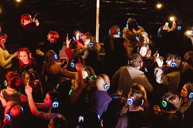 Silent Disco London Thames Boat Party - Music and headphones on three levels: the dance-floor reality