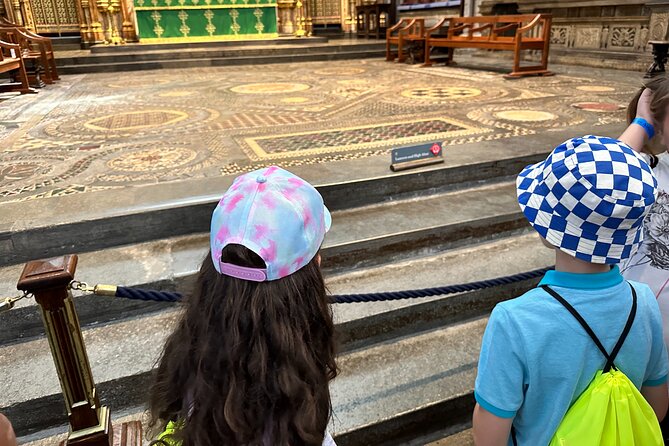 Skip-the-line London Westminster Abbey and City of Westminster Kid-Friendly Tour - What to know before you go: shoes, lighting, and winter cold