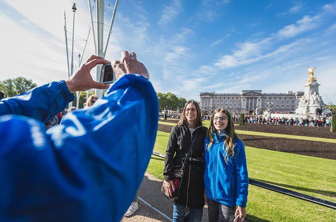 Small Group Changing the Guard & Buckingham Palace tickets - The guides you’ll want to listen to (even if you hate speeches)