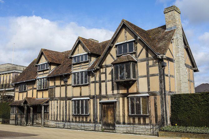 Small Group Cotswolds Villages, Stratford and Oxford Day Tour from London - Guides and Group Size: The Difference Between Seeing and Getting It