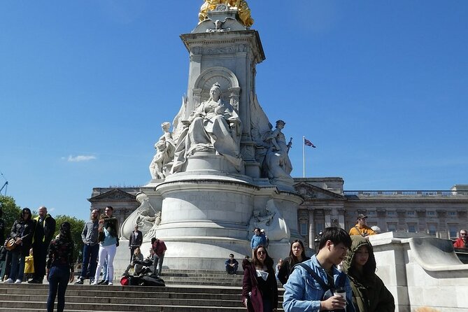Small-Group London's Best Sights Walking Tour, Kids Join Free! - Buckingham Palace and Green Park: Changing of the Guard Timing Without the Crush