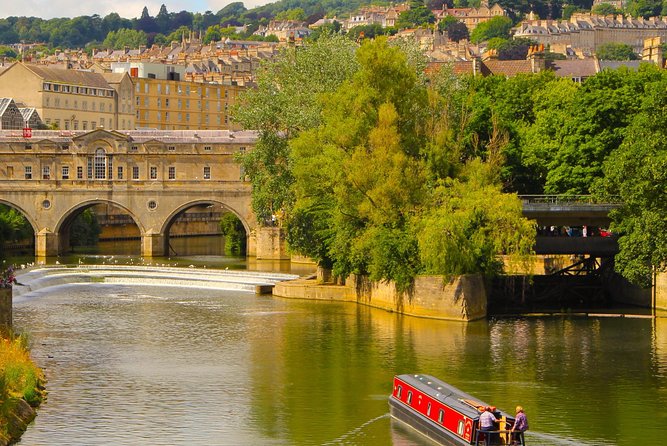 Small-Group to Bath, Lacock, Avebury and Stonehenge from London - Lacock Abbey village: 30 minutes that can still feel special