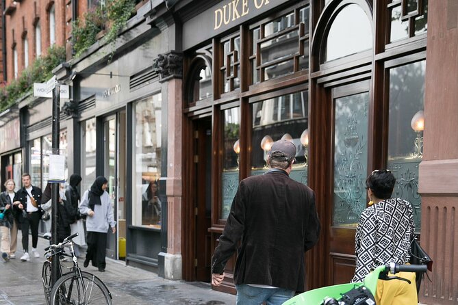 Soho Music & Historic Pubs Tour - Weather and crowds in Central London: be ready for real life