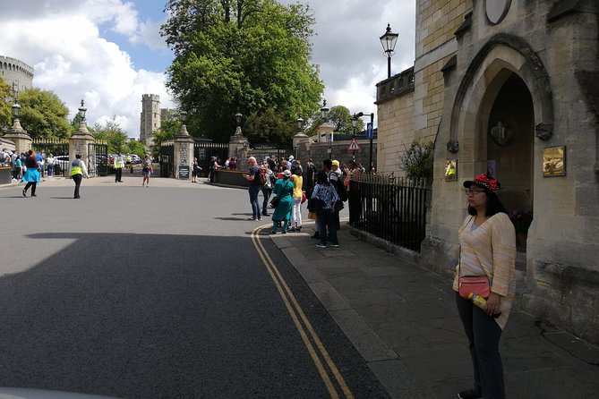 Southampton Cruise Term/ Hotel to London with Stopovers at Stonehenge & Windsor - Stop 1: Heathrow Arrival Terminal Transfer to Southampton
