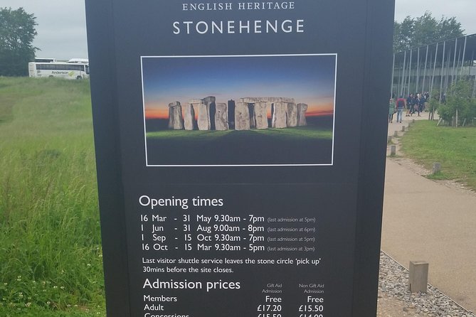 Southampton Cruise Terminal/Hotel to London with Stops at Salisbury & Stonehenge - Group size and luggage space: the real factor for comfort