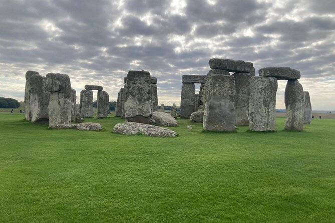 Southampton Port to London Via Stonehenge | Private Transfer - Stonehenge Time: 75 Minutes of Independent Sightseeing