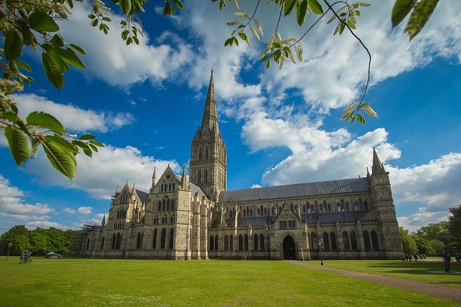 Southampton: Post-Cruise Tour to London via Salisbury, Stonehenge and Windsor - Salisbury: St Ann’s Gate, cloisters, and what you’re actually getting in the time
