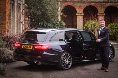 Southampton to Heathrow or Gatwick Airport Private LuxuryTransfer - Finding Your Driver Fast: WhatsApp, Phone Calls, and the Name Sign