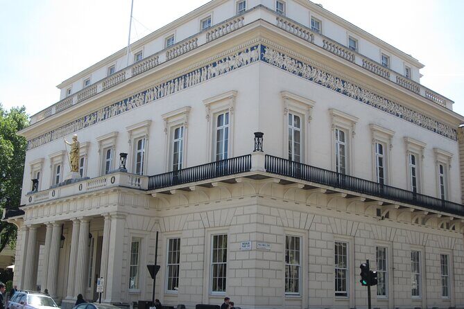 St James' & Mayfair - Private Tour of London's Royal & Aristocratic Villages - Royal Academy of Arts: architecture you notice more after the facts