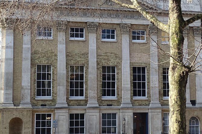St James' & Mayfair - Private Tour of London's Royal & Aristocratic Villages - Mount Street Gardens and Shepherd Market: peace on top, darker past underneath