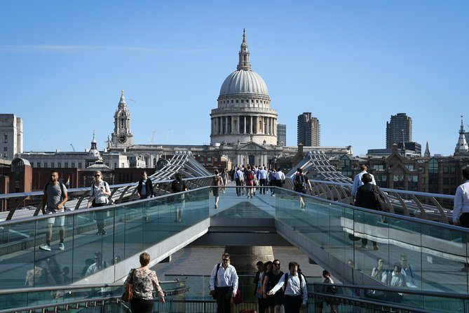 St Pauls Cathedral & Westminster Walking Tour - Buckingham Palace and Green Park: royal pageantry, real photo power