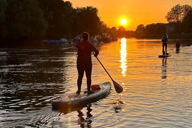Stand up Paddleboarding on the beautiful Thames at Richmond - Meeting at Richmond Bridge Boathouses: Easy to find, easy to start