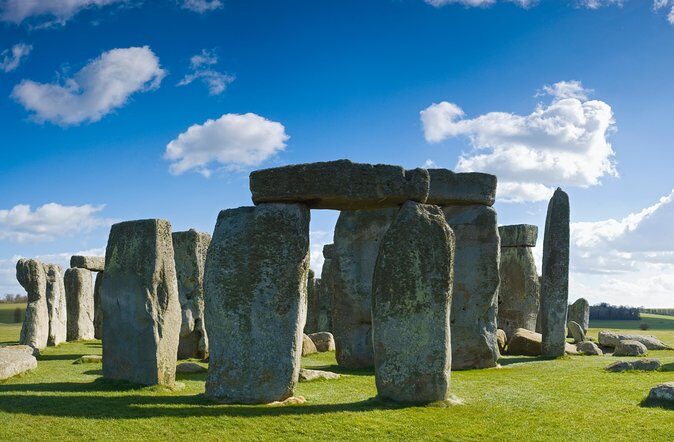 Stonehenge and The Stone Circles of Avebury Day Trip from London - Stonehenge with your own walking time: using 2 hours like a pro