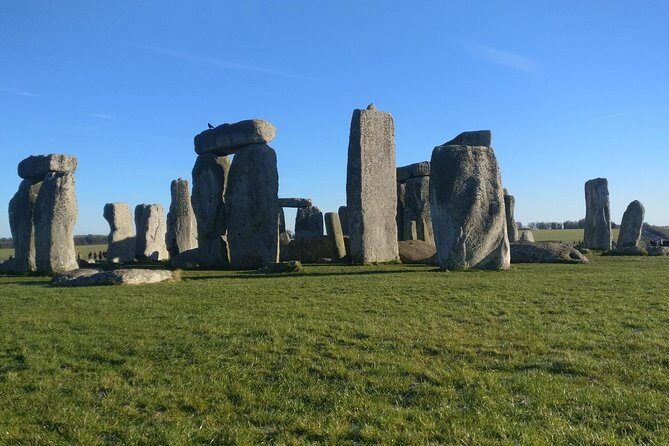Stonehenge Half-Day luxury guided tour from Bath for 2-8 - VR equipment: using tech to understand what’s in front of you