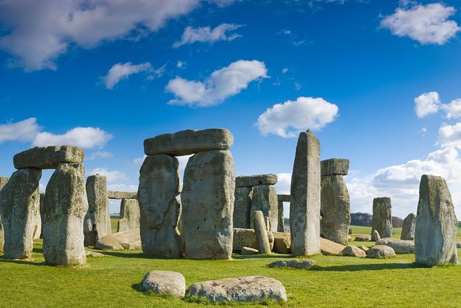 Stonehenge Half-Day Tour from London with Admission - Snacks on the coach: nice touch, but don’t build your whole day on it
