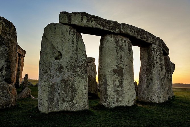 Stonehenge Half-Day Tour from London with Admission - Coach comfort details: AC, seats, toilets, and phone charging