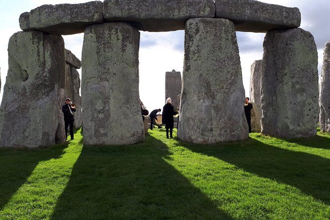 Stonehenge Inner Circle Private Tour from London with Bath Visit - Coach comfort and timing: an early start you should plan for