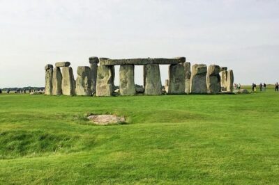 Stonehenge Morning Half-Day Tour from London Including Admission - The Stonehenge visit: shuttle bus, 2 hours on site, and admission included