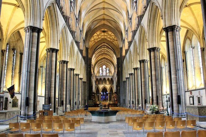 Stonehenge, Salisbury Cathedral & Old Sarum Day trip from Bath - The private car setup: what the driver does (and what it means for you)