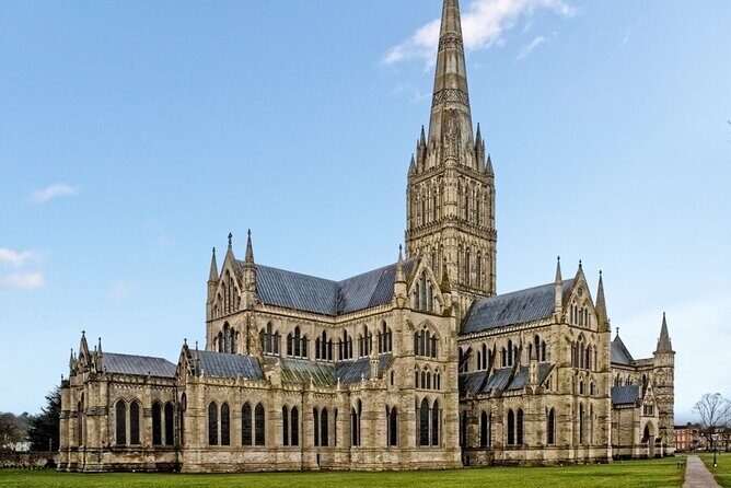 Stonehenge, Salisbury Cathedral & Old Sarum Day trip from Bath - Stonehenge: two hours at the prehistoric site
