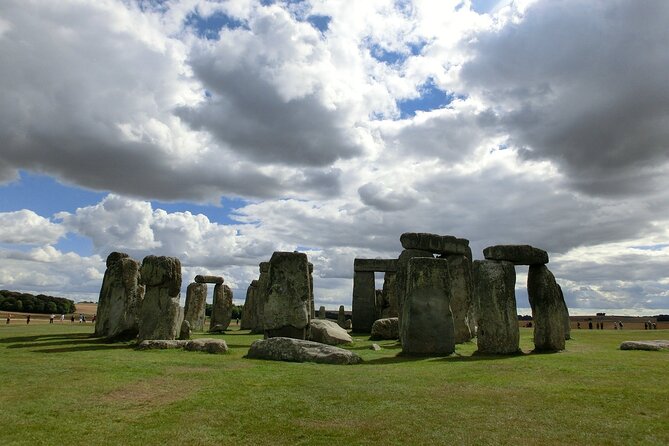 Stonehenge Tour from Southampton to London - Inside Stonehenge: Time to Walk, Read, and Make Sense of the Mystery