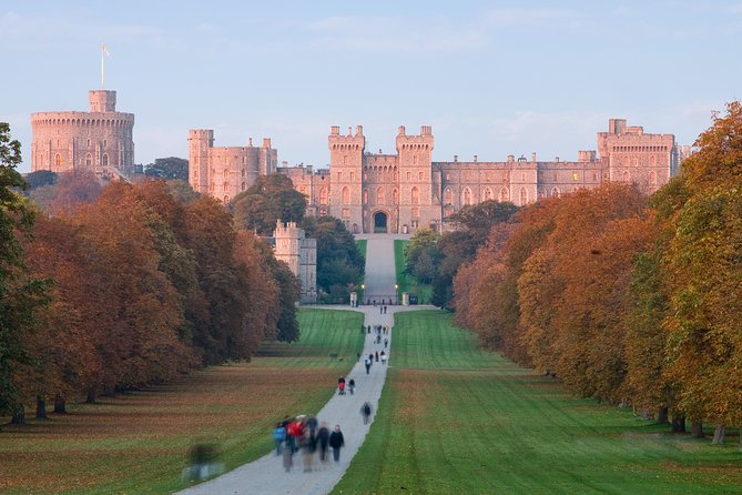 Stonehenge, Windsor Castle and Bath Full Day Guided Tour - Coach comfort, guides, and the human side of day trips