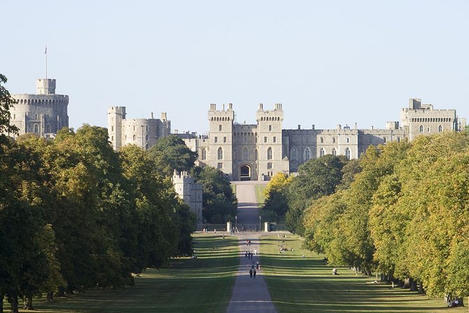 Stonehenge, Windsor Castle and Bath with Pub Lunch in Lacock - Bath’s Honey-Colored Architecture: From Royal Crescent to Bath Abbey