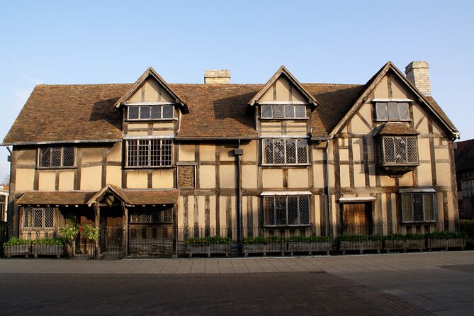 Stratford Town Walking Tour 365 Days a Year - Theatre district on foot: Royal Shakespeare Theatre to The Other Place